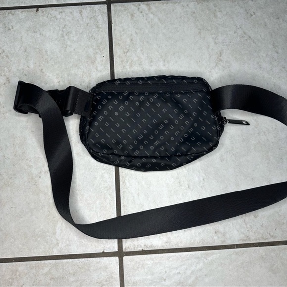 Lululemon Motif Mirrorify Reflective Everwhere Belt Bag - Picture 5 of 8